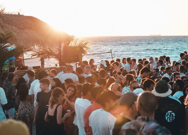 Comment vivre une ibiza partie sans exploser ton budget ?