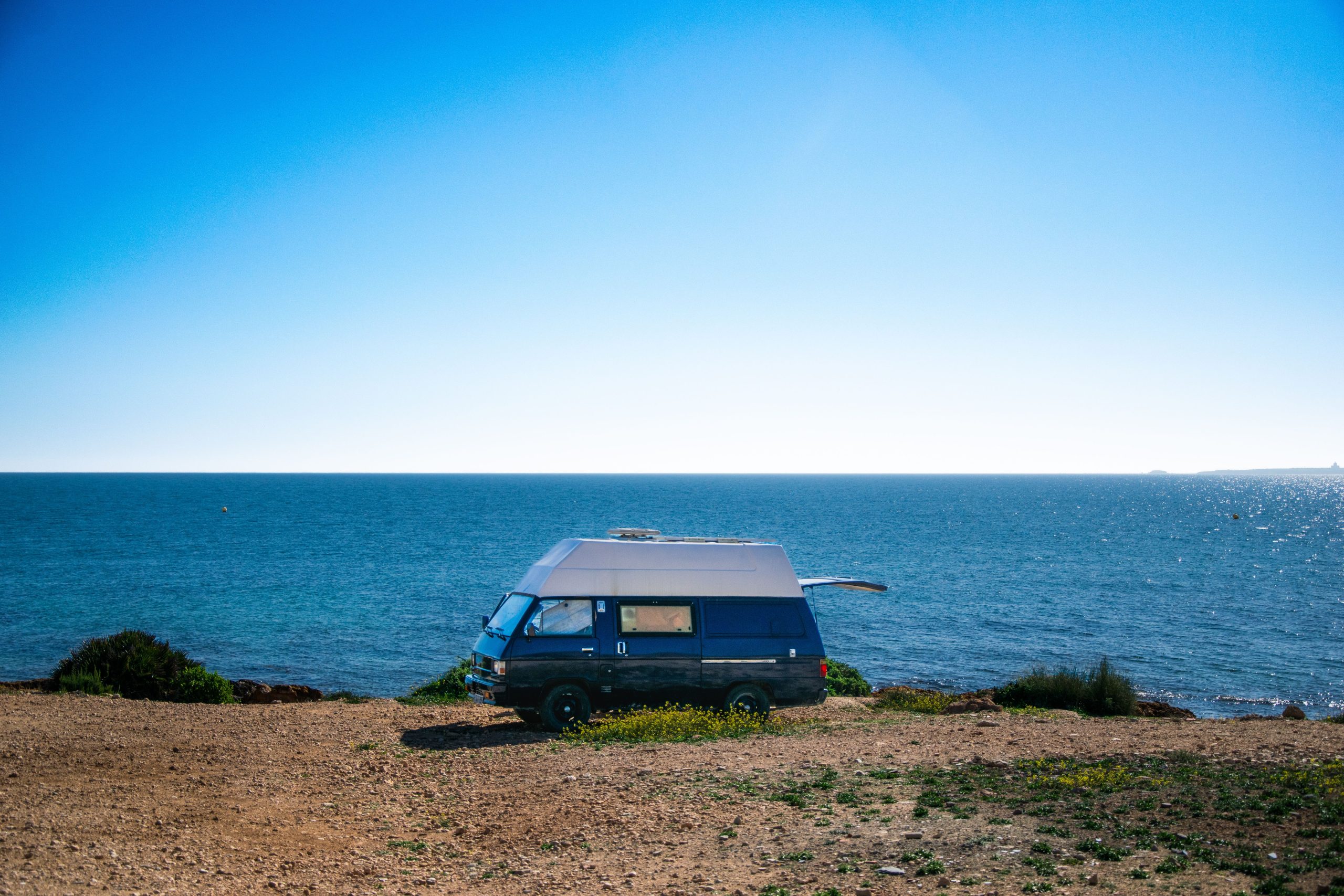 Camping-car océan ciel bleu getaway