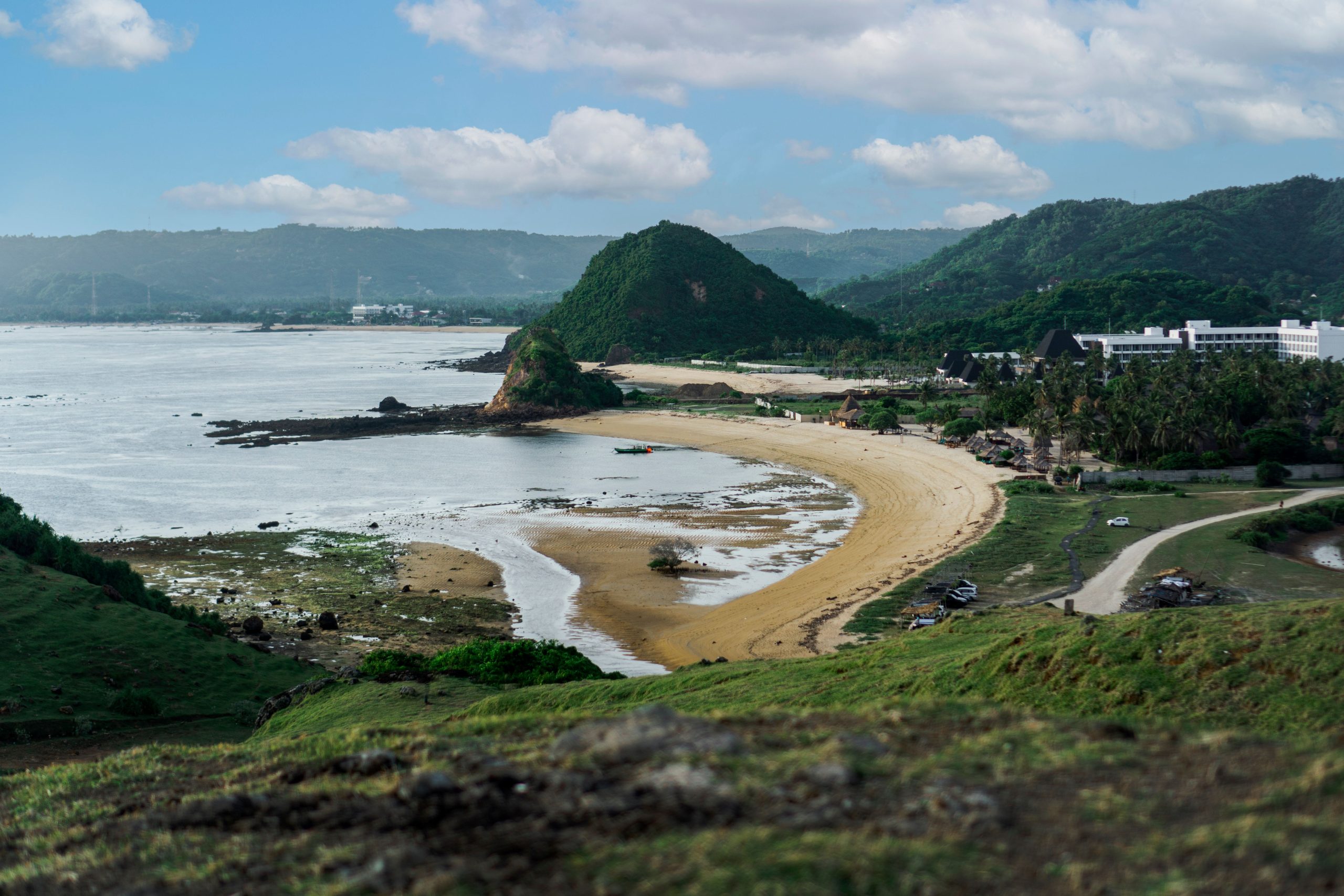 Vue aerienne d'une plage pittoresque a Lombok